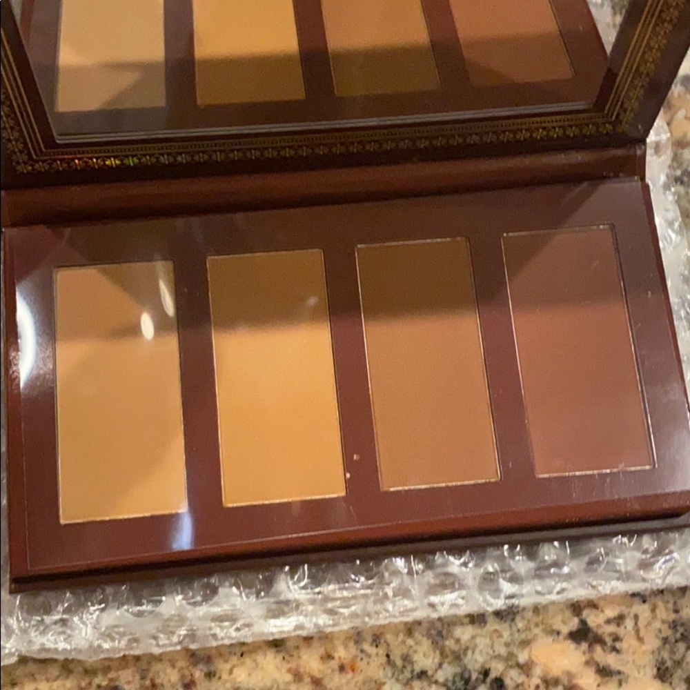 Bronzer - Picture 2 of 3